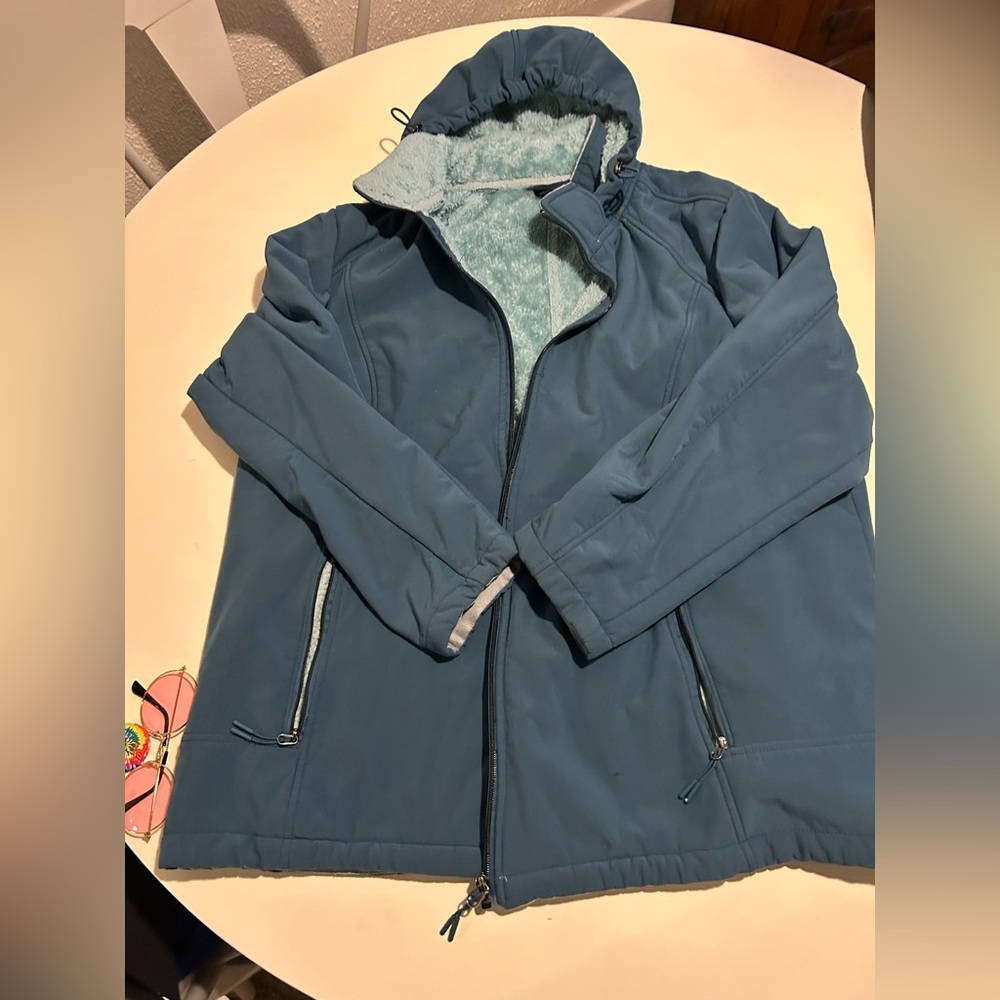 Zero exposure green coat with hood